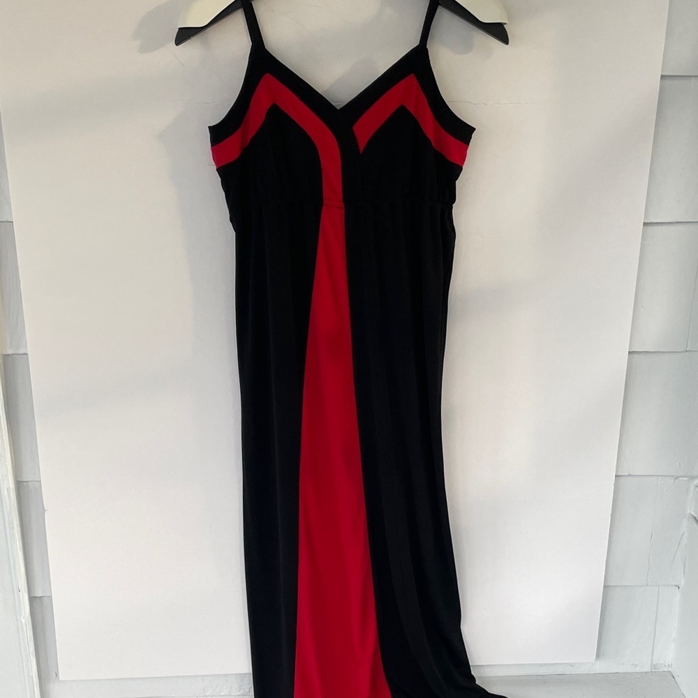 Elegant Black and Red Sleeveless Maxi Dress Medium With Red Shrug - Picture 6 of 16